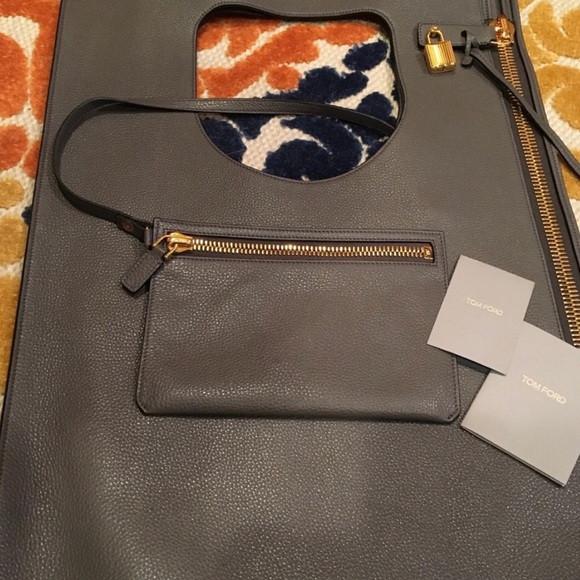 Sleek & stunning Alix Tote in Graphite - Picture 5 of 9